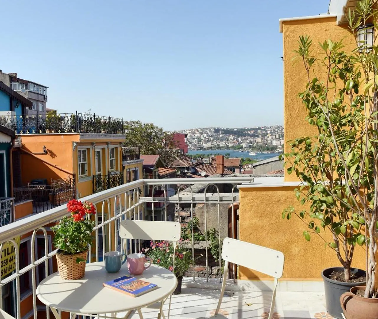 Golden Horn Views From The Saffron House In Old Istanbul 빌라